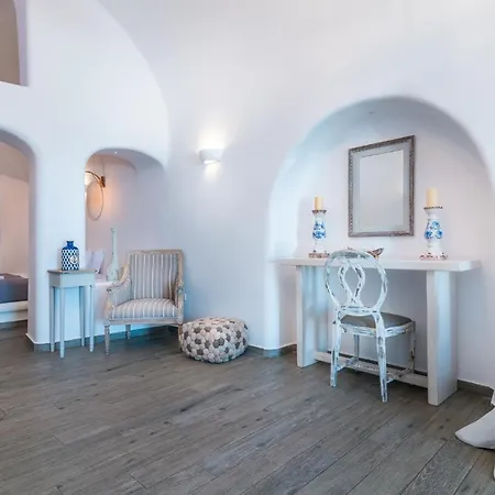 Angel Luxury 3* Fira (Santorini)
