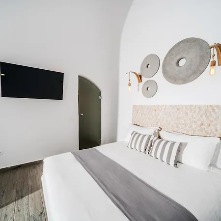Angel Luxury 3* Fira (Santorini)
