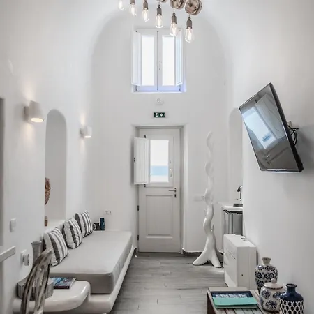 Angel Luxury 3* Fira (Santorini)