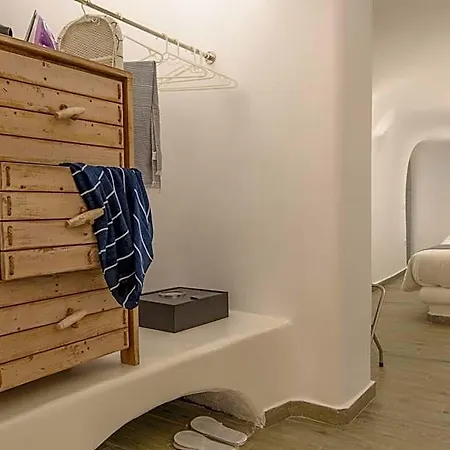 Angel Luxury 3* Fira (Santorini)
