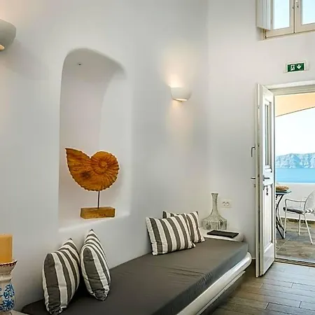 Angel Luxury 3* Fira (Santorini)