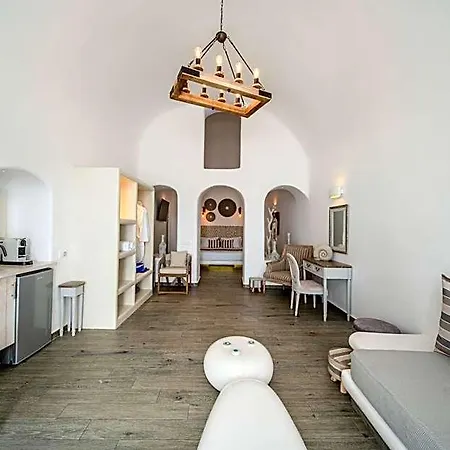 Angel Luxury Hotel 3*
