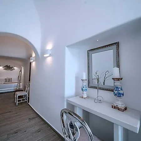 Angel Luxury Hotel Fira (Santorini)