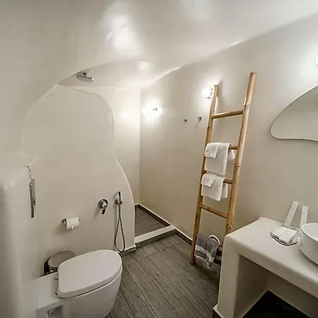 Angel Luxury Hotel 3*