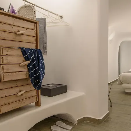 Angel Luxury 3* Fira (Santorini)