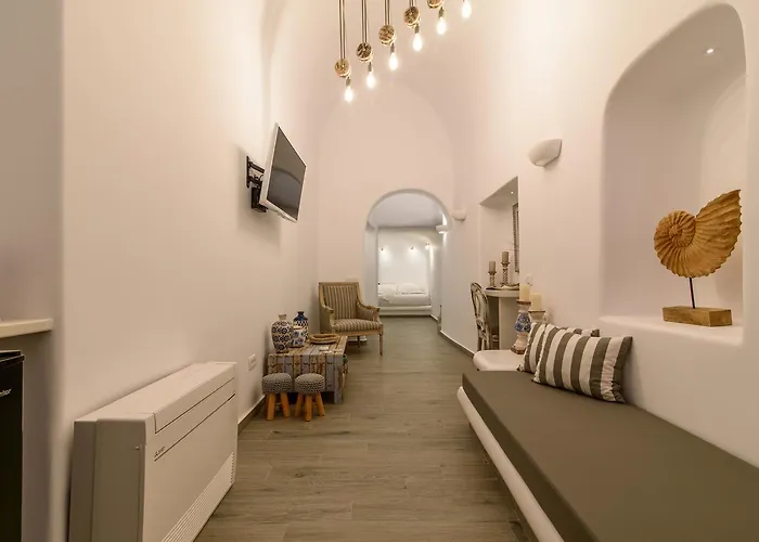 Angel Luxury 3* Fira (Santorini)