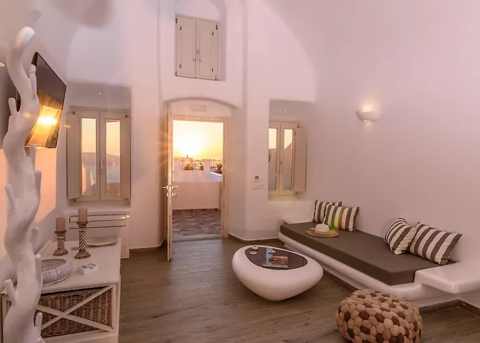 Angel Luxury 3* Fira (Santorini)