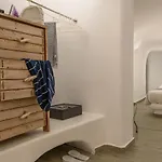 Angel Luxury 3* Fira (Santorini)