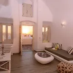 Angel Luxury 3* Fira (Santorini)