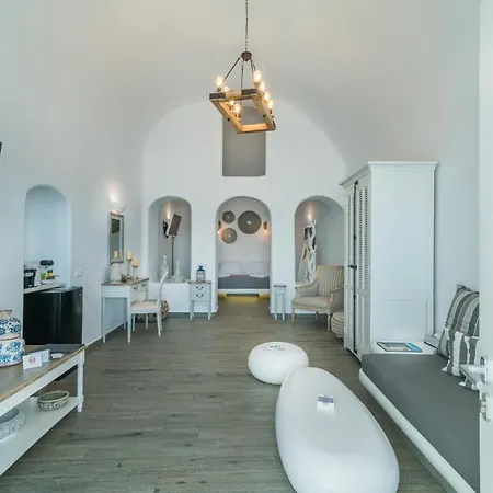 Angel Luxury 3* Fira (Santorini)