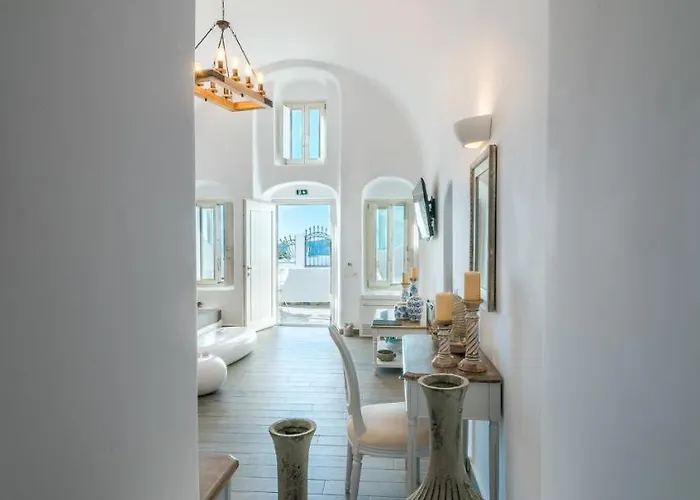 Angel Luxury Hotel 3*