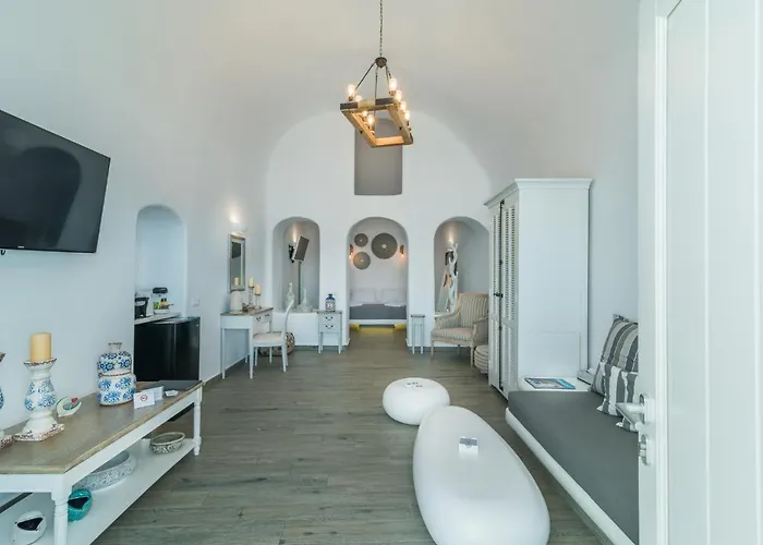 Angel Luxury 3* Fira (Santorini)